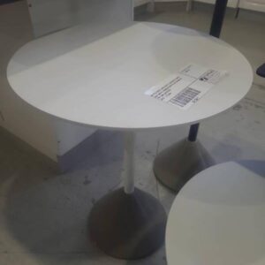 BENTU DING TABLE WITH CONCRETE BASE AND WHITE POWDERCOATED ALUMINIUM TOP AND SUPPORT CCFT-239044