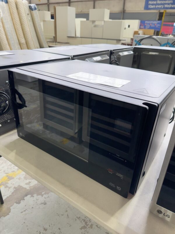 REFURBISHED LG 42 LITRE MICROWAVE OVEN, MS4296OBC 3 MONTH BACK TO BASE WARRANTY
