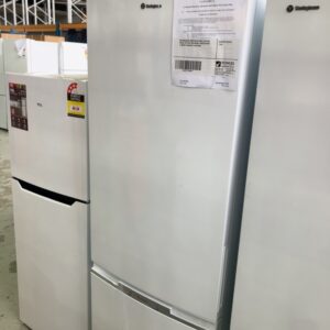 WESTINGHOUSE WBB3700WG WHITE 370LITRE FRIDGE WITH BOTTOM MOUNT FREEZER WITH 12 MONTH WARRANTY A00470004