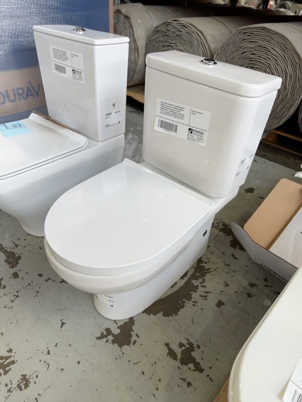 NEW DURAVIT DURASTYLE B CLOSE COUPLED RIMLESS TOILET SUITE, WASHDOWN MODEL, FIXINGS INCLUDED OUTLET FOR VARIO CONNECTOR SET, FOR HORIZONTAL & VERTICAL OUTLET, 2182090068, CURRENT RETAIL PRICE $599 ROUNDED DESIGN, 3 BOXES ON PICK UP 12 MONTH WARRANTY