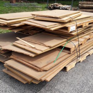 LARGE QTY OF ASST'D USED PARTICLEBOARD FLOORING SHEETS IN VARIOUS SIZES
