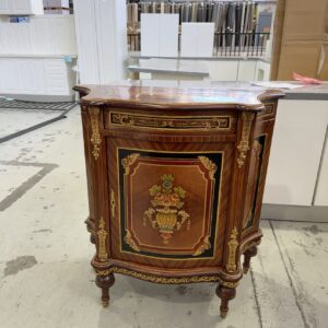 NEW REPRODUCTION FRENCH ANTIQUE STYLE ORNATE TIMBER SIDEBOARD/CABINET