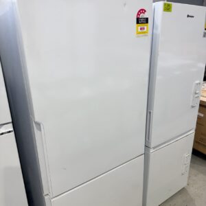 WESTINGHOUSE WBE4500WC 453 LITRE FRIDGE WHITE WITH BOTTOM MOUNT FREEZER WITH 12 MONTH WARRANTY B 02073779