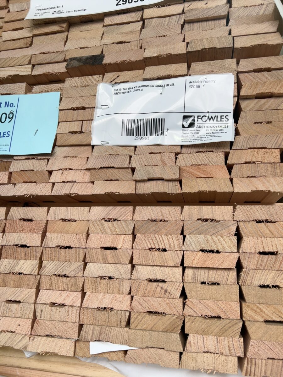 65X19 TAS OAK KD HARDWOOD SINGLE BEVEL ARCHITRAVES-240/1.8