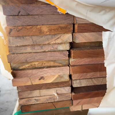 135X19 FEATURE GRADE SPOTTED GUM DECKING- (PACK CONSISTS OF RANDOM SHORT LENGTHS)