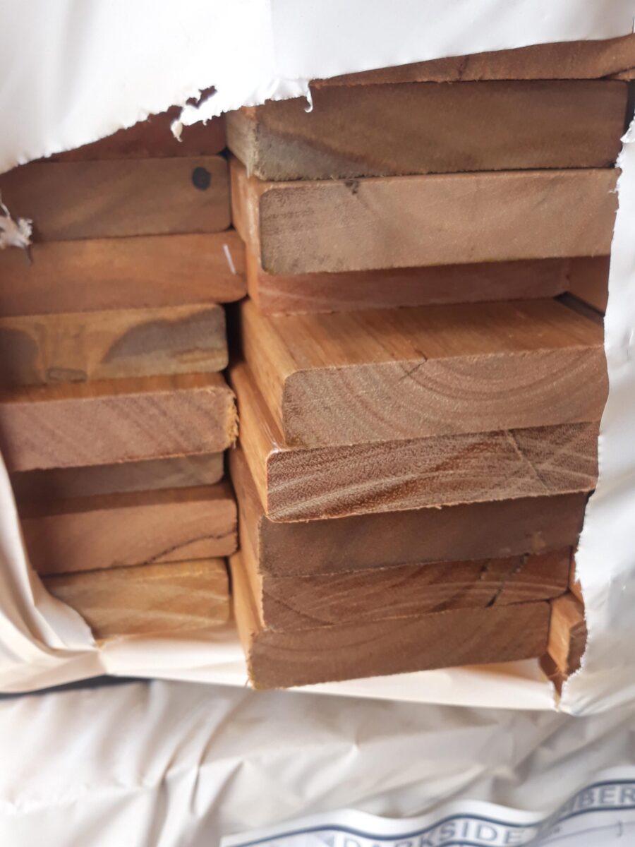 86X19 FEATURE SPOTTED GUM DECKING (PACK CONSISTS OF RANDOM SHORT LENGTHS)