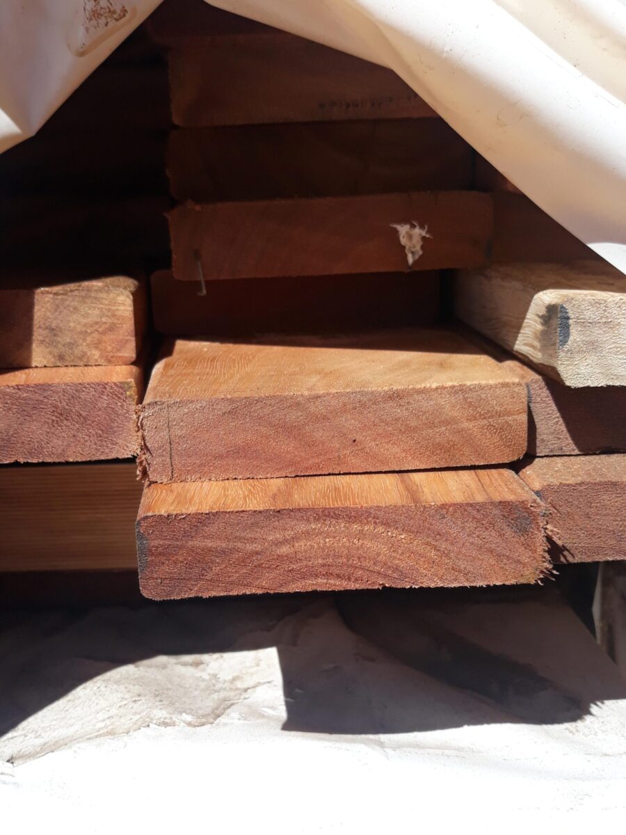 86X19 FEATURE GRADE SPOTTED GUM DECKING- (PACK CONSISTS OF RANDOM SHORT LENGTHS)