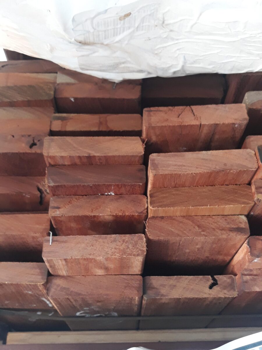86X19 FEATURE GRADE QLD MIXED HARDWOOD DECKING- (PACK CONSISTS OF RANDOM SHORT LENGTHS)