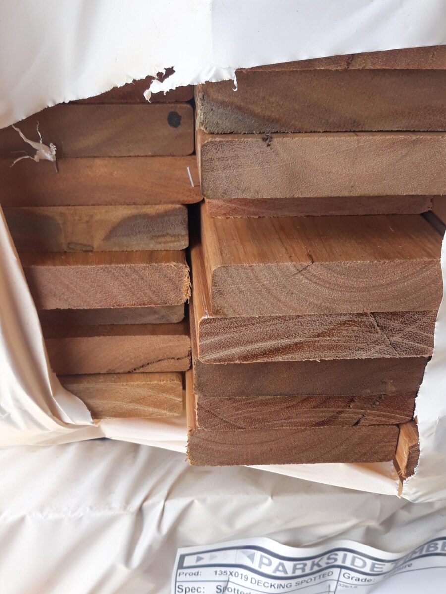 86X19 FEATURE SPOTTED GUM DECKING (PACK CONSISTS OF RANDOM SHORT LENGTHS)