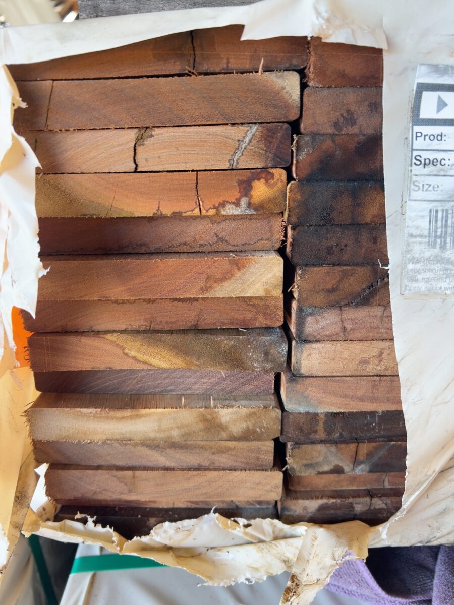 135X19 FEATURE GRADE SPOTTED GUM DECKING- (PACK CONSISTS OF RANDOM SHORT LENGTHS)