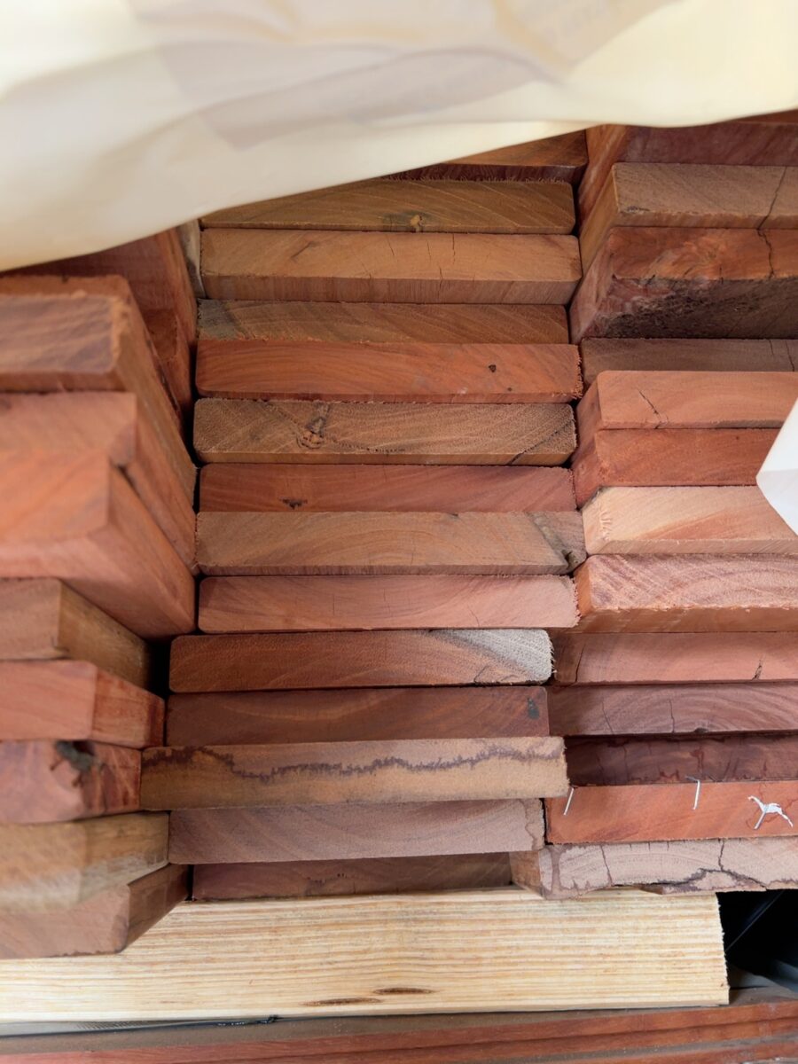135X19 QLD MIXED HWD FEATURE GRADE DECKING- (PACK CONSISTS OF RANDOM SHORT LENGTHS)