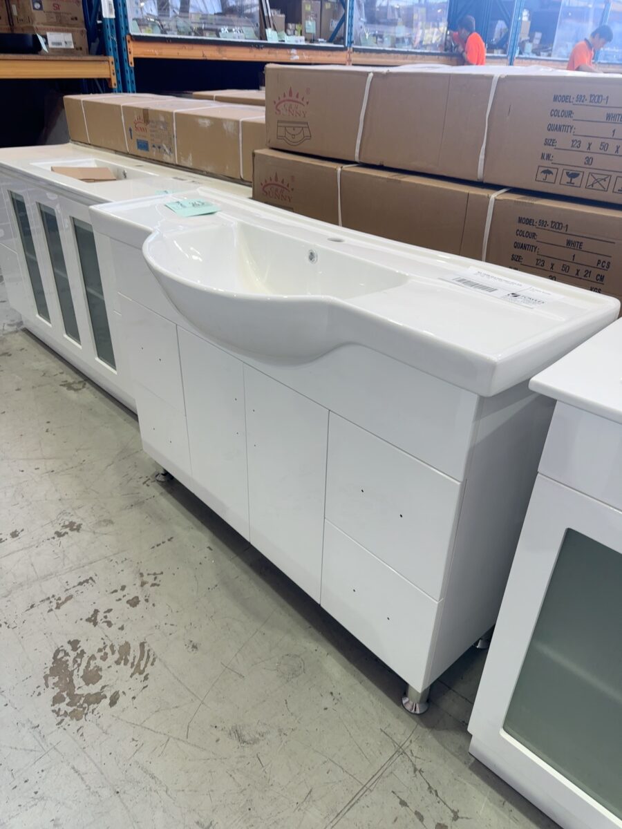 NEW 1200MM SOLID DOOR VANITY WITH SEMI RECESSED VANITY TOP, P592-1200W & C592-1200-1TH