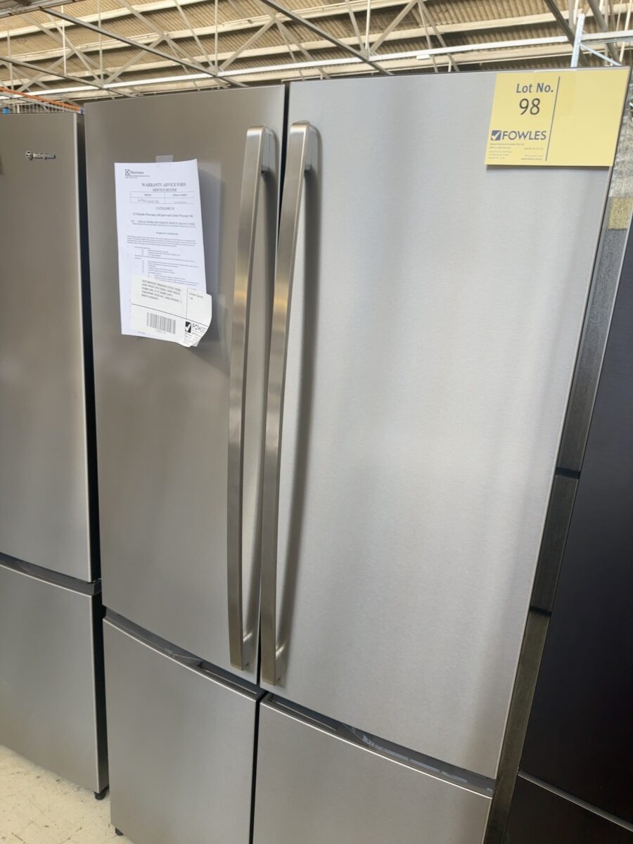 WESTINGHOUSE WQE6000SB S/STEEL FRENCH DOOR FRIDGE WITH DOUBLE DOOR FREEZER, 896MM WIDE TO FIT 900MM CAVITY, FINGERPRINT RESISTANT, LARGE INTERIOR, 12 MONTH WARRANTY