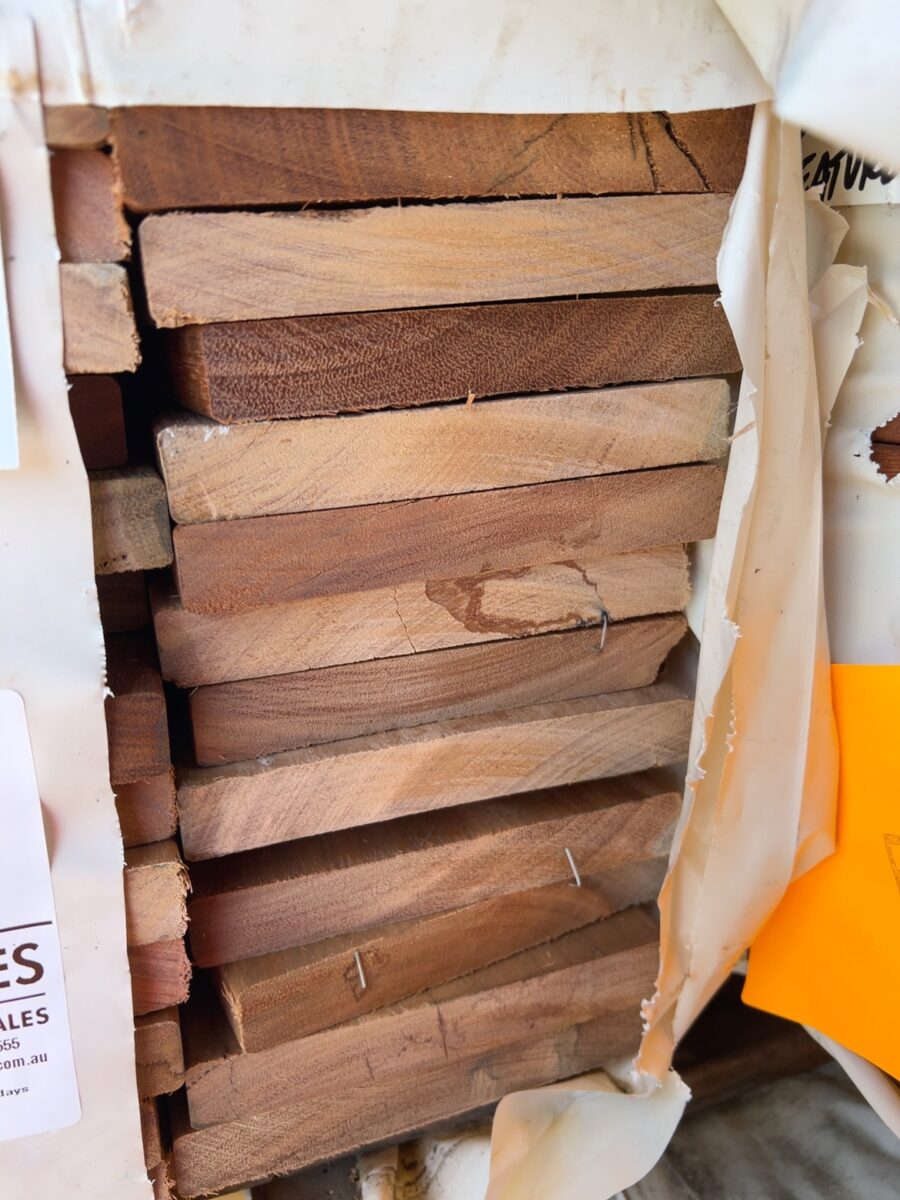 135X19 FEATURE GRADE QLD MIXED HWD DECKING- (PACK CONSISTS OF RANDOM SHORT LENGTHS)