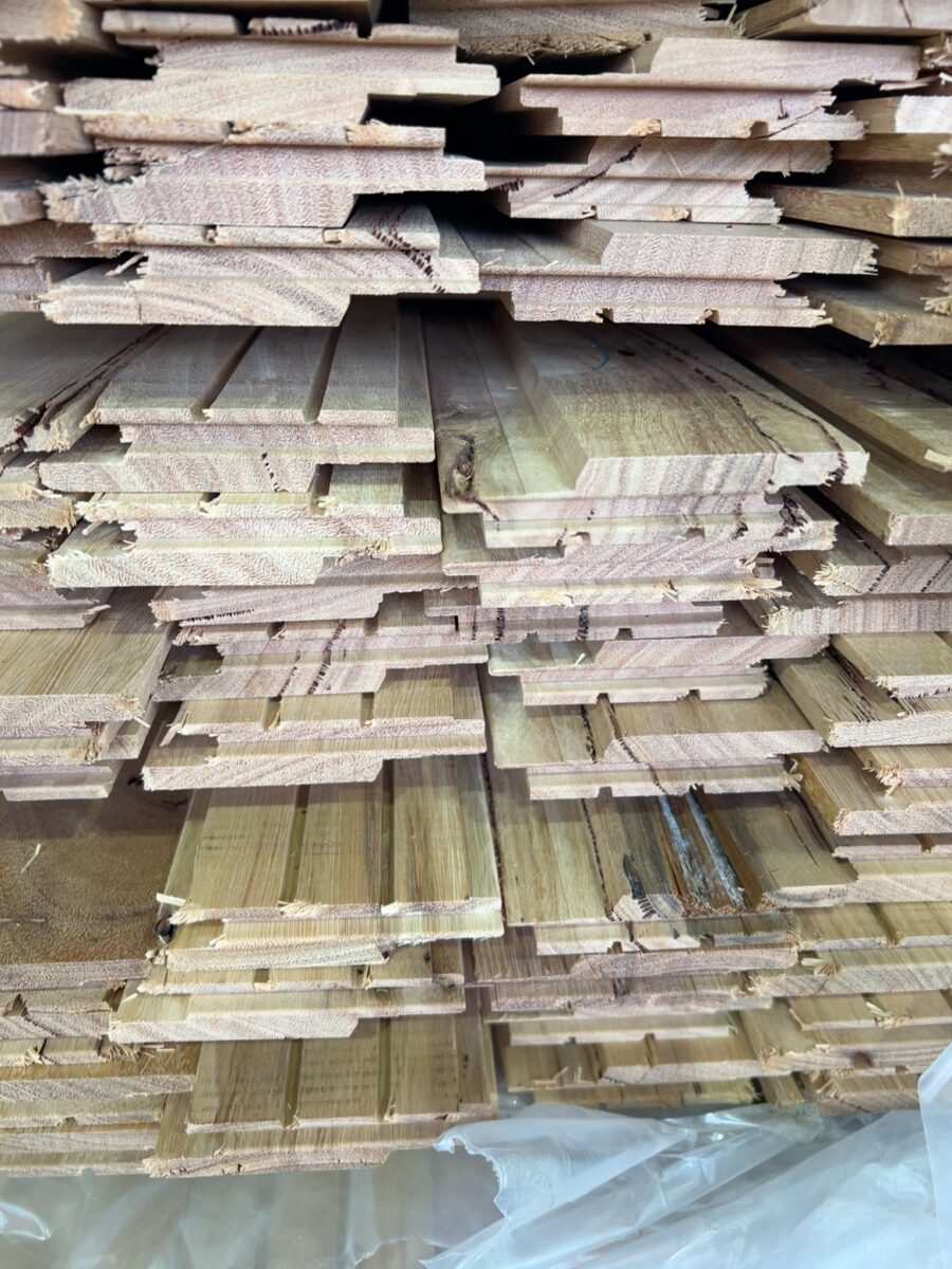 72X19 BLACKBUTT UTILITY GRADE SHIPLAP CLADDING