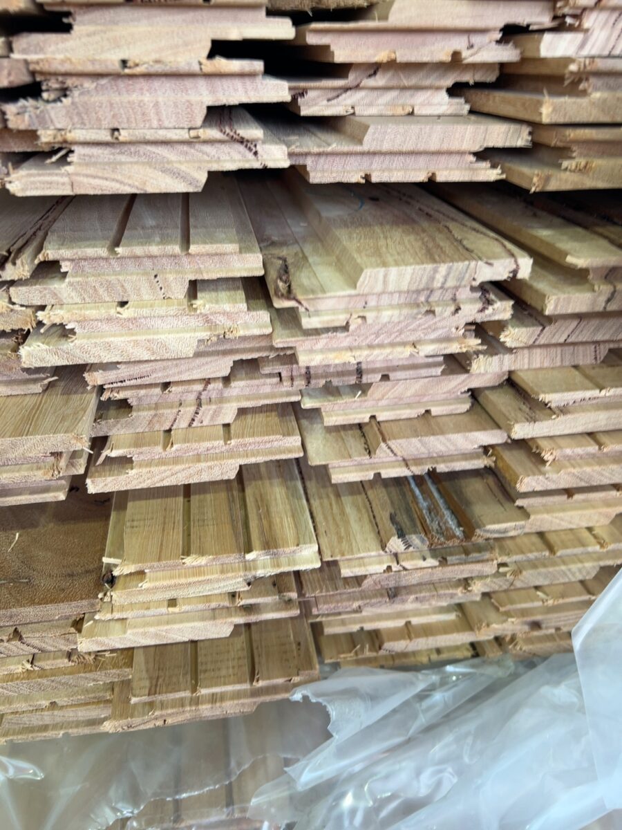 72X19 BLACKBUTT UTILITY GRADE SHIPLAP CLADDING