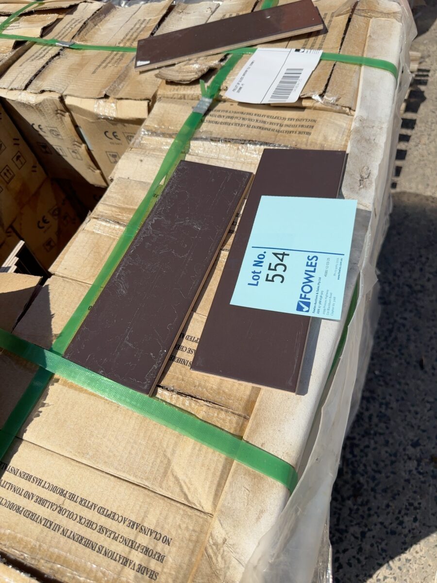 PALLET OF GLOSS BROWN TILE 100MM X 300MM, #5