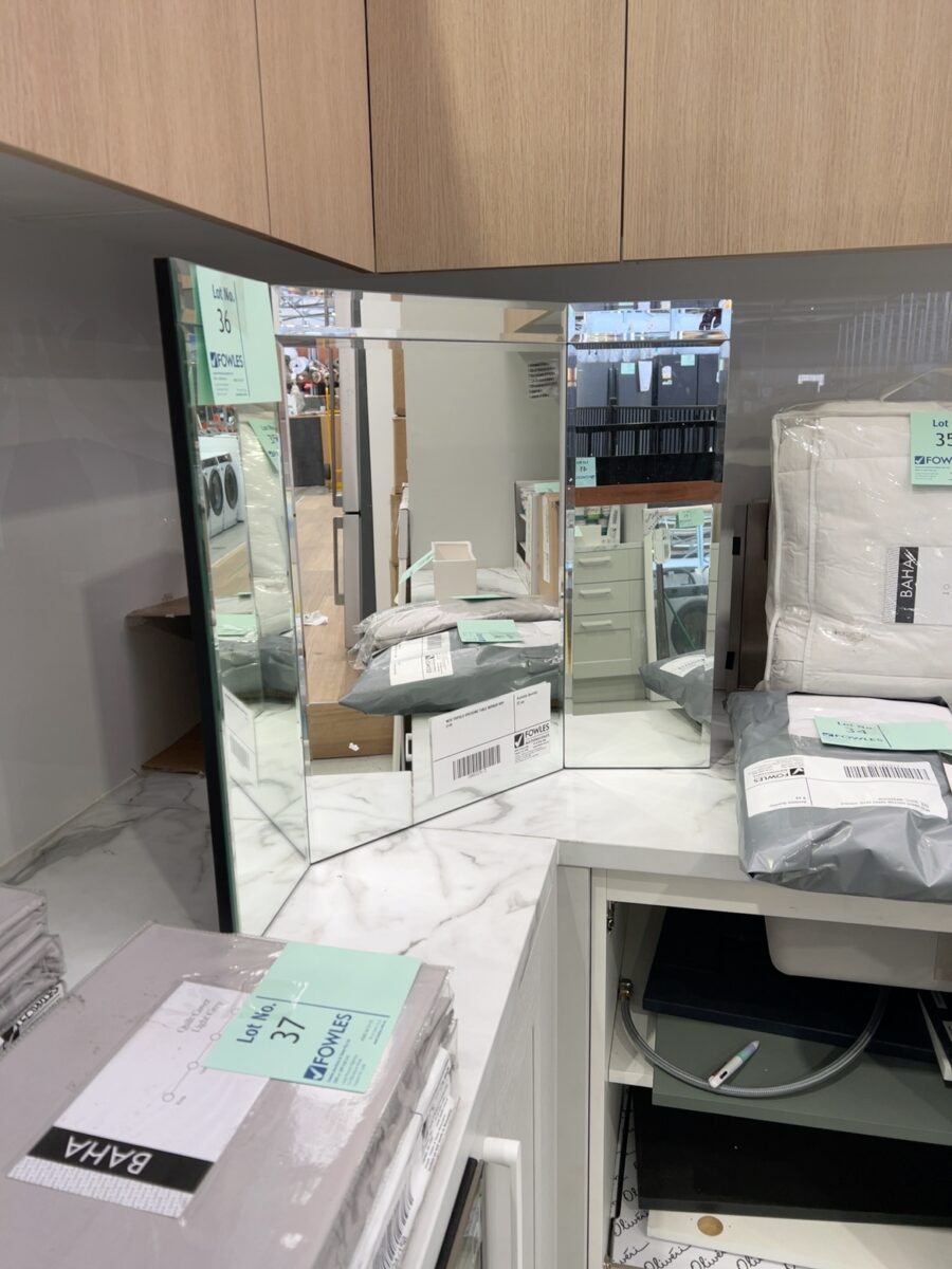NEW TRIFOLD DRESSING TABLE MIRROR RRP$149
