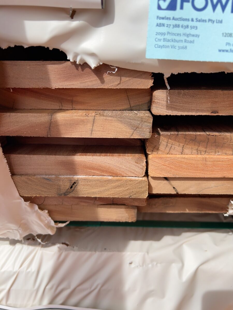 135X19 FEATURE GRADE QLD MIXED HWD DECKING- (PACK CONSISTS OF RANDOM SHORT LENGTHS)