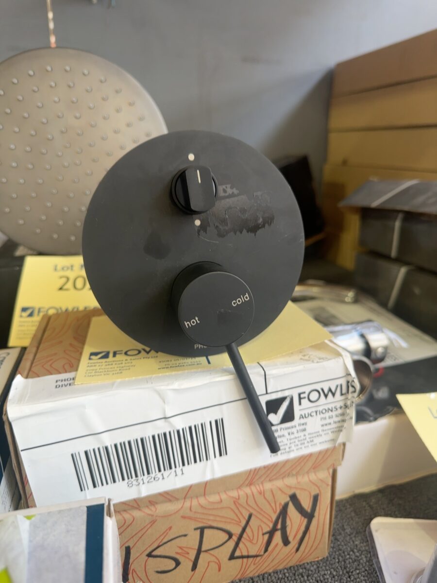 PHOENIX VIVID SLIMLINE SHOWER/BATH DIVERTER MIXER MATTE BLACK, VS791MB