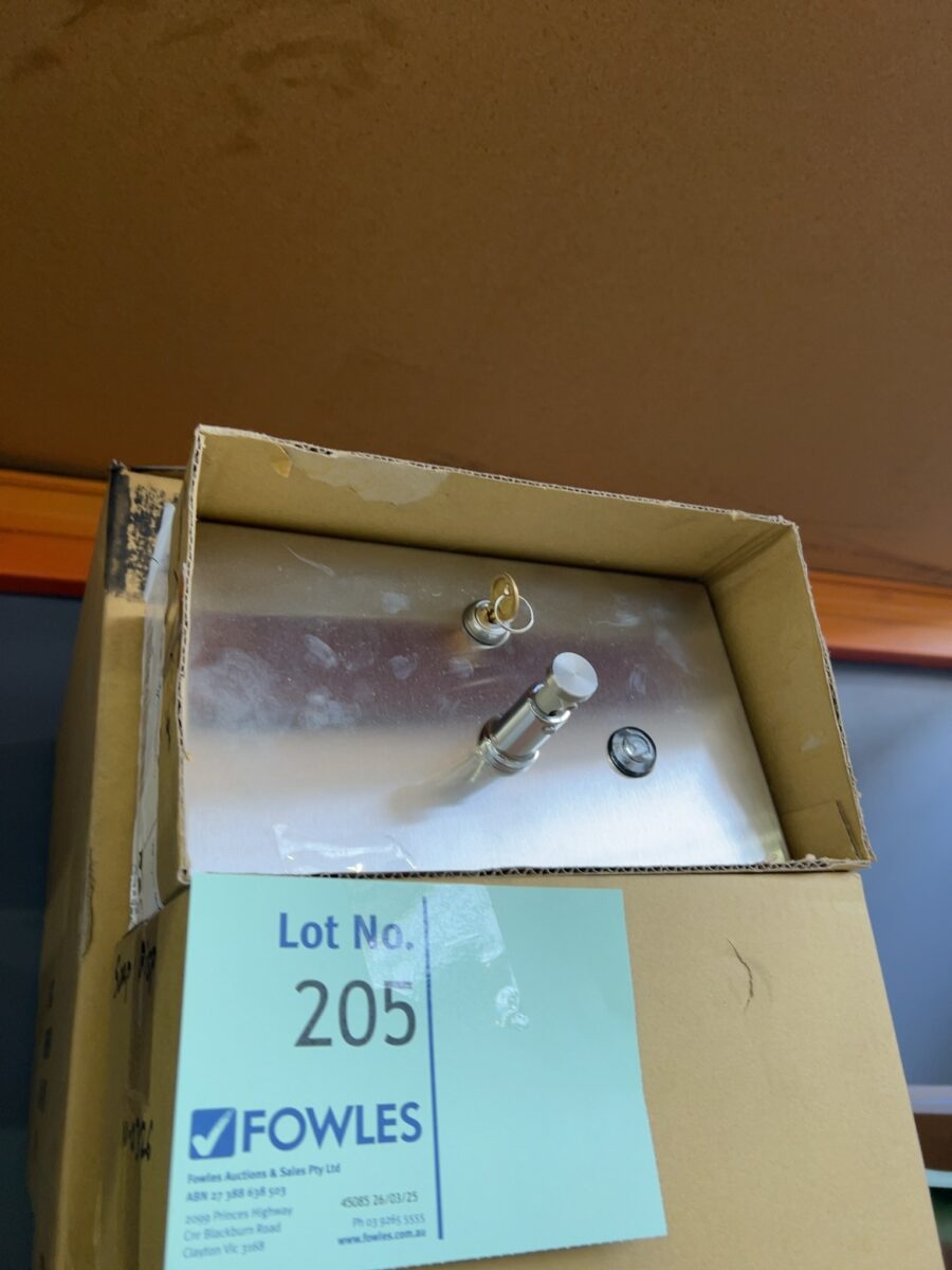 NEW WALL MOUNTED 1.7LTR HORIZONTAL SOAP DISH, 10-0326, 12 MONTH WARRANTY