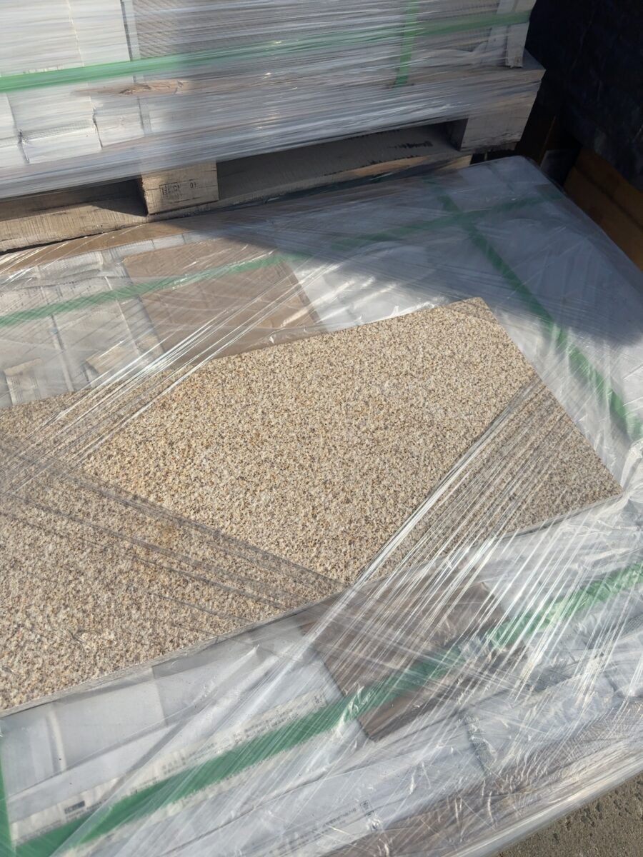 PALLET OF GOLD SEASAME PORCELAIN PAVER 18MM THICK