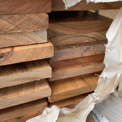 135X19 FEATURE GRADE SPOTTED GUM DECKING- (PACK CONSISTS OF RANDOM SHORT LENGTHS)