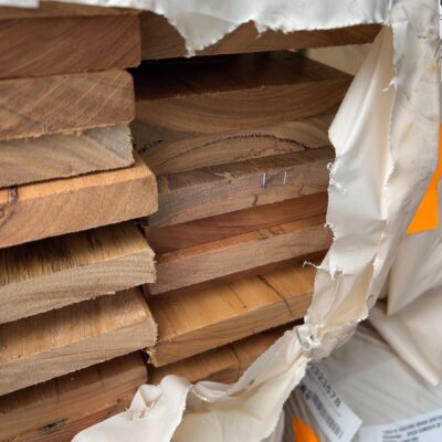135X19 FEATURE GRADE SPOTTED GUM DECKING- (PACK CONSISTS OF RANDOM SHORT LENGTHS)