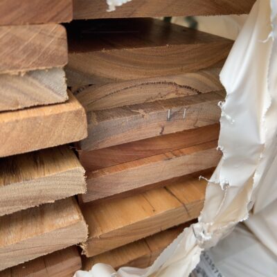 135X19 FEATURE GRADE SPOTTED GUM DECKING- (PACK CONSISTS OF RANDOM SHORT LENGTHS)