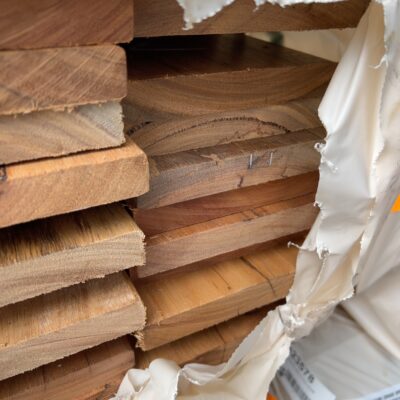 135X19 FEATURE GRADE SPOTTED GUM DECKING- (PACK CONSISTS OF RANDOM SHORT LENGTHS)