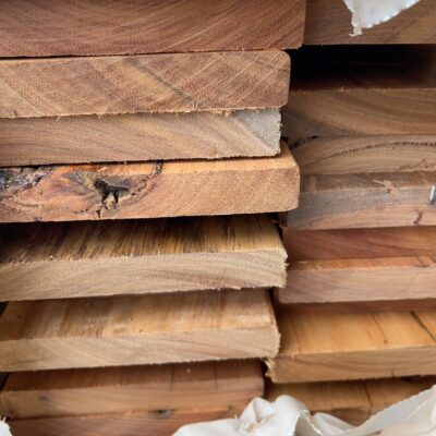 135X19 FEATURE GRADE SPOTTED GUM DECKING- (PACK CONSISTS OF RANDOM SHORT LENGTHS)