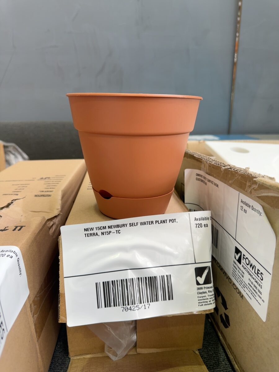 NEW 15CM NEWBURY SELF WATER PLANT POT, TERRA, N15P-TC