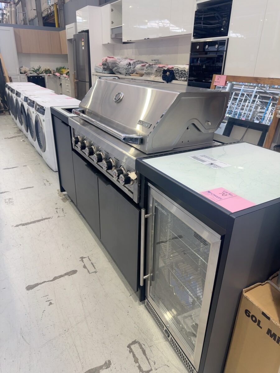 BRAND NEW 2310MM GASMASTER ALFRESCO OUTDOOR KITCHEN WITH 1200MM 6 BURNER S/STEEL BBQ, GRAPHITE S/STEEL SINK, GASMATE BEVERAGE FRIDGE & 12 MONTHS WARRANTY RRP $8990