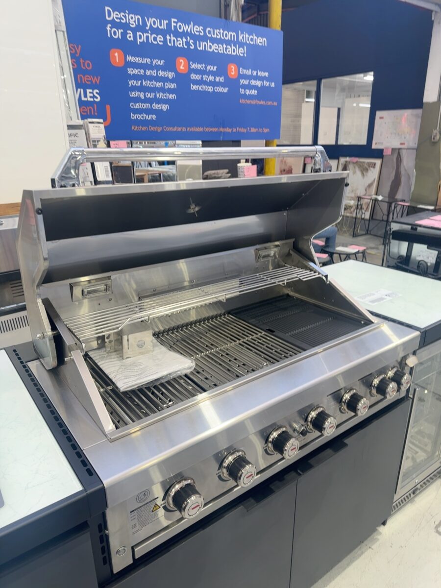 BRAND NEW 2310MM GASMASTER ALFRESCO OUTDOOR KITCHEN WITH 1200MM 6 BURNER S/STEEL BBQ, GRAPHITE S/STEEL SINK, GASMATE BEVERAGE FRIDGE & 12 MONTHS WARRANTY RRP $8990
