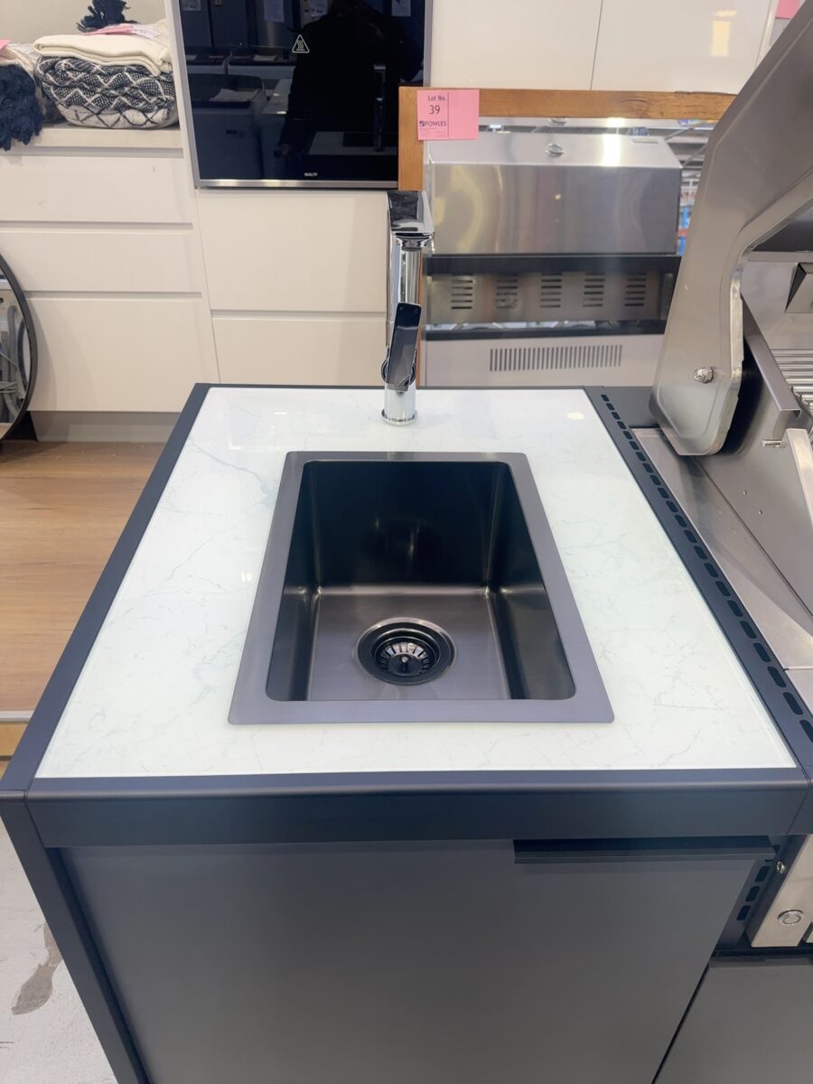 BRAND NEW 2310MM GASMASTER ALFRESCO OUTDOOR KITCHEN WITH 1200MM 6 BURNER S/STEEL BBQ, GRAPHITE S/STEEL SINK, GASMATE BEVERAGE FRIDGE & 12 MONTHS WARRANTY RRP $8990
