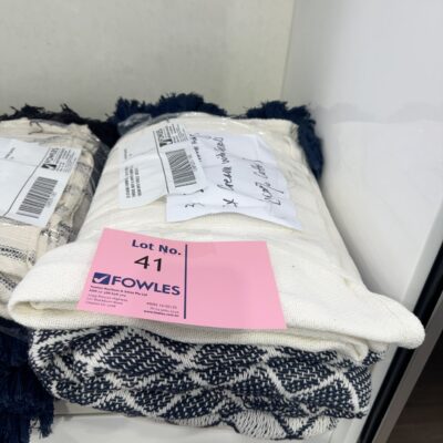 EX STAGING FURNITURE - LOT OF ASSORTED THROWS, NAVY & WHITE DIAMOND X 3, & 2 X CREAM WITH TASSELS, SOLD AS IS