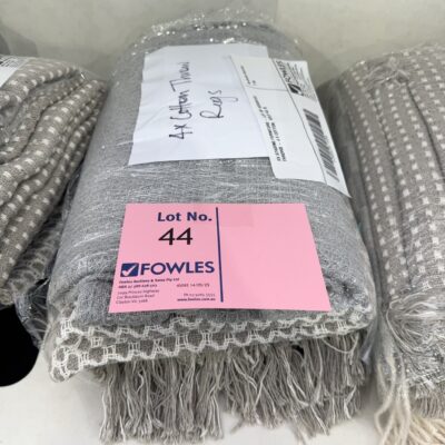 EX STAGING FURNITURE - LOT OF ASSORTED THROWS - 4 X COTTON,  SOLD AS IS