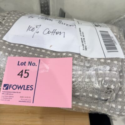EX STAGING FURNITURE - LOT OF ASSORTED THROWS - 4 X COTTON,  SOLD AS IS