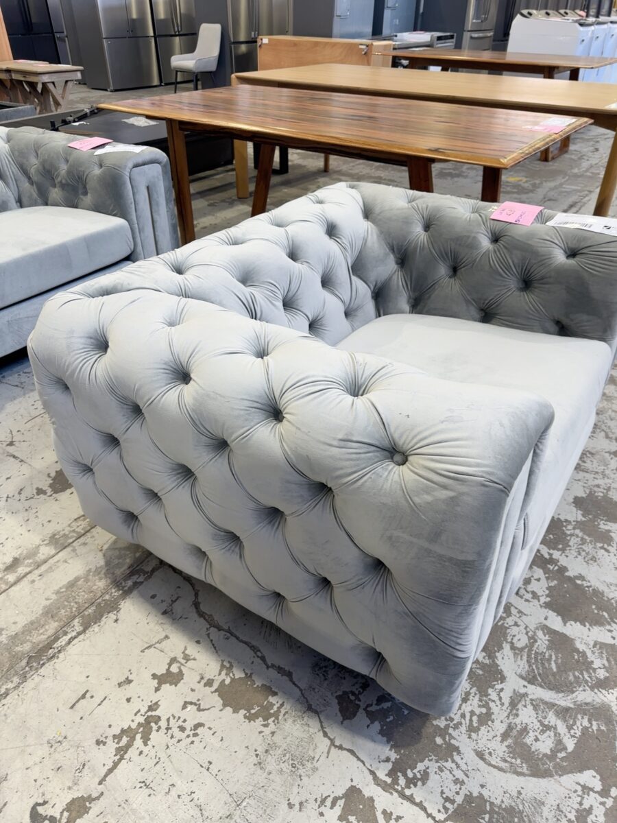 EX STAGING FURNITURE - LARGE OVERSIZE GREY VELVET BUTTON UPHOLSTERED ARMCHAIR, SOLD AS IS