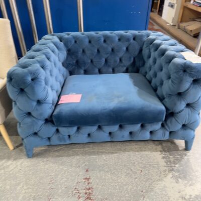 EX STAGING FURNITURE - LARGE BLUE VELVET OVERSIZE BUTTON UPOLSTERED ARMCHAIR, SOLD AS IS