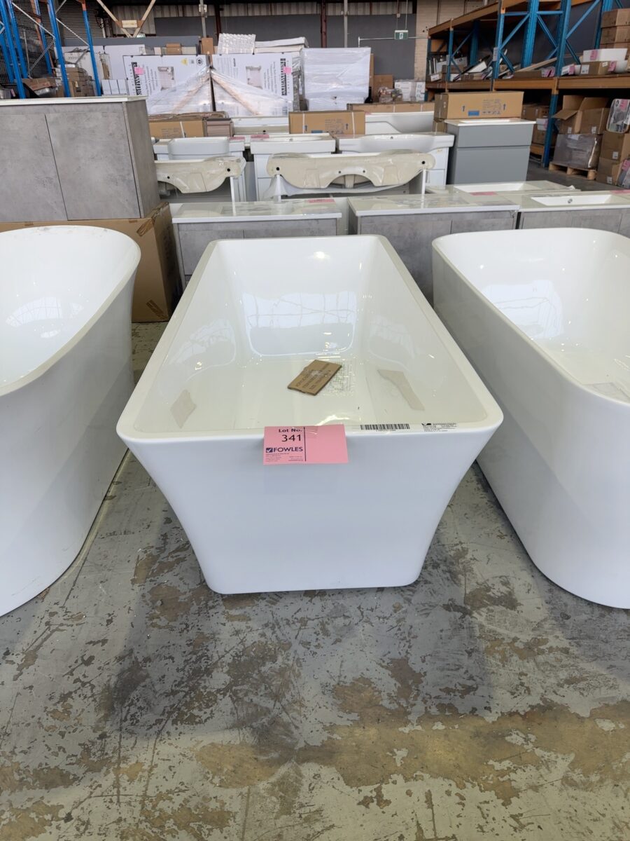 NEW NEO WHITE ACRYLIC 1700MM FLARED SQUARE FREESTANDING BATHTUB, 1700MM X 750MM X 580MM - 995526