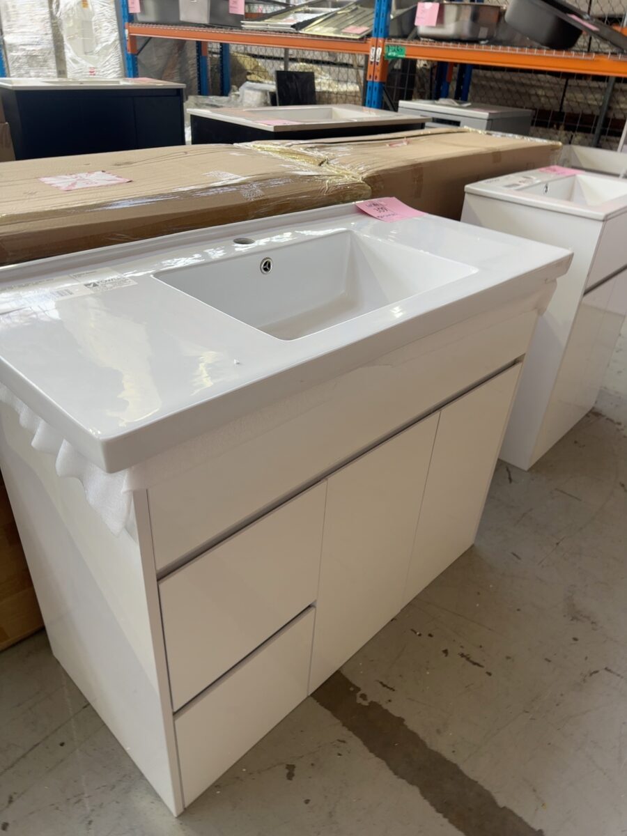 NEW 1000MM GLOSS WHITE VANITY WITH CERAMIC TOP- VPB800-478L