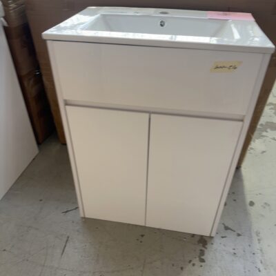 NEW 600MM GLOSS WHITE 2 DOOR VANITY WITH CERAMIC TOP- VPB600-510B