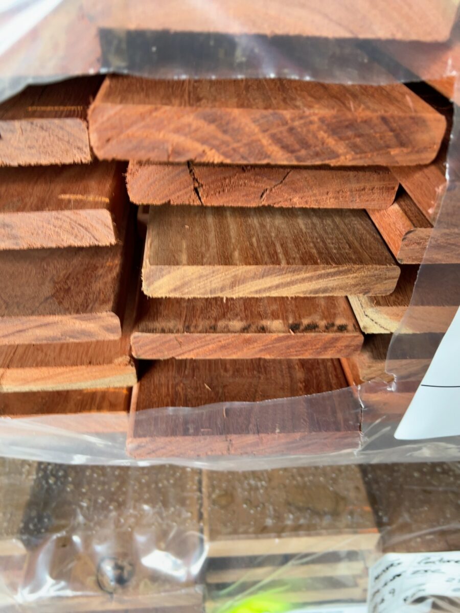 125X19 DARK QLD HARDWOOD FEATURE GRADE DECKING- (PACK CONSISTS OF RANDOM SHORT LENGTHS)