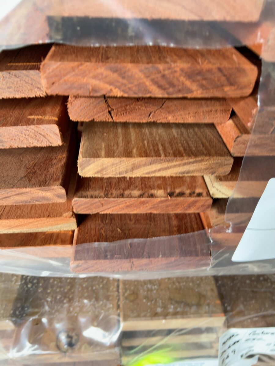 125X19 DARK QLD HARDWOOD FEATURE GRADE DECKING- (PACK CONSISTS OF RANDOM SHORT LENGTHS)