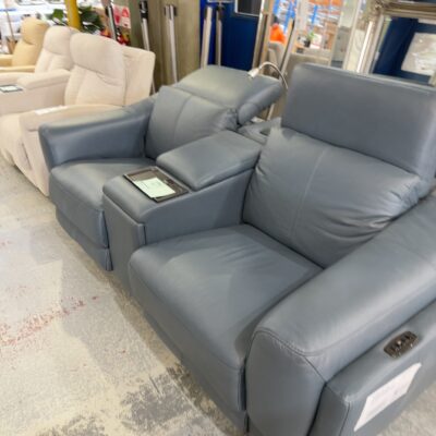 NEW MARINE THICK LEATHER 2 SEATER CINEMA COUCH WITH STORAGE COMPARTMENT, DRINK AREA, ADJUSTABLE LIGHT, ELECTRIC RECLINERS AND HEADREST ON EACH END