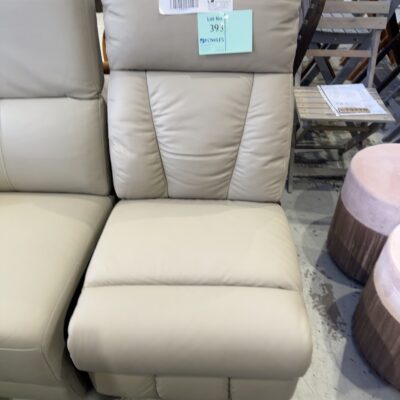 NEW THICK LEATHER CREAM SECTION OF COUCH (MIDDLE) SOLD AS IS
