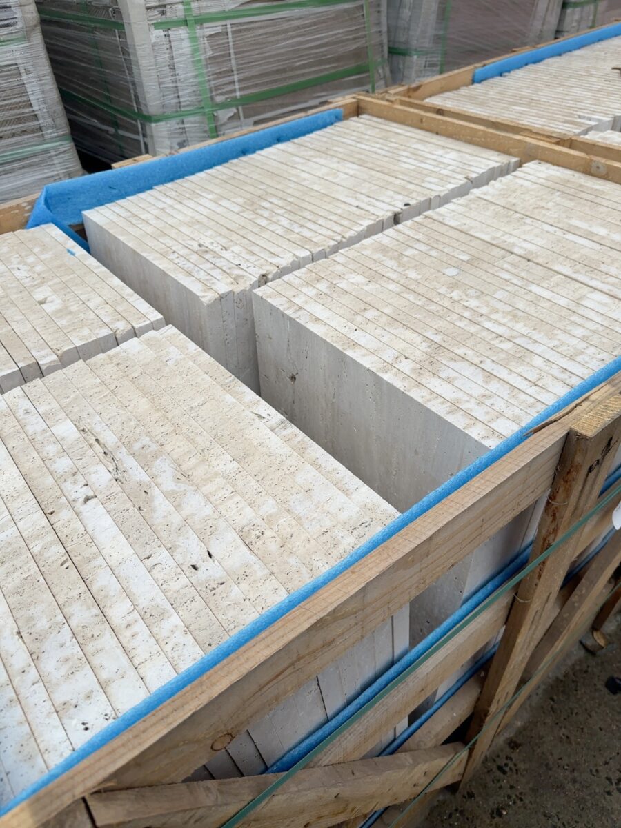 PALLET OF TRAVERTINE PAVERS, NATURAL, 800 X 400 X 20MM, #6
