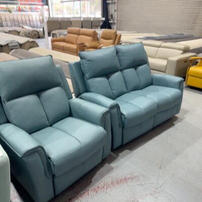 BRAND NEW THICK LEATHER BLUE 2 SEATER COUCH & SINGLE ARMCHAIR, ALL WITH ELECTRIC RECLINERS SOLD AS IS