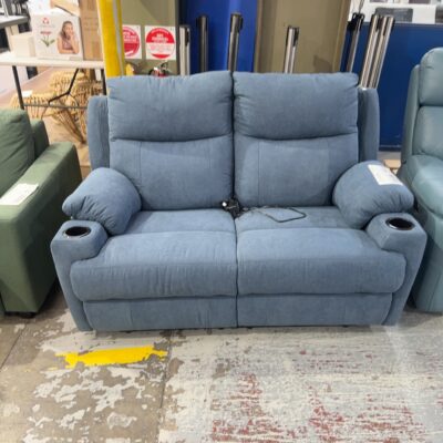 BRAND NEW BLUE MATERIAL 2 SEATER THEATRE COUCH WITH DRINK HOLDER AT EACH END, WITH ELECTRIC RECLINERS, SOLD AS IS